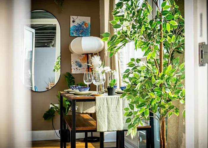 Eastern Suite - City Centre, Free Parking And Balcony