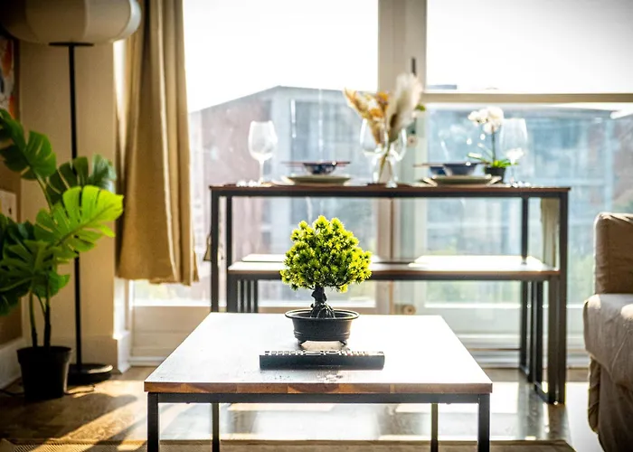 Eastern Suite - City Centre, Free Parking And Balcony