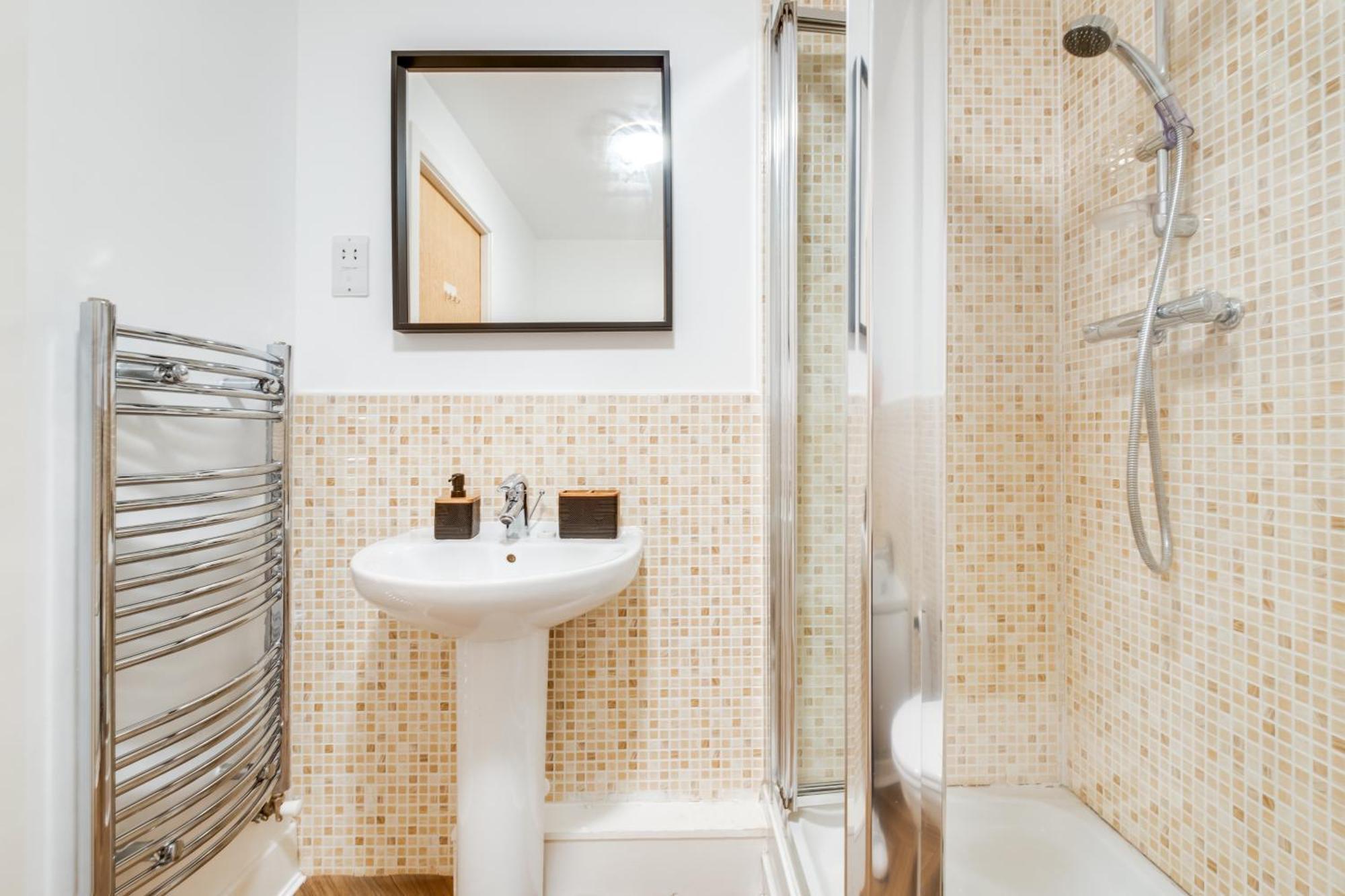 Eastern - Centre, Free Parking And Balcony Appartement *